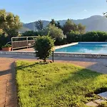 Apartmán Immersa Nella Natura -piscina Condivisa- *